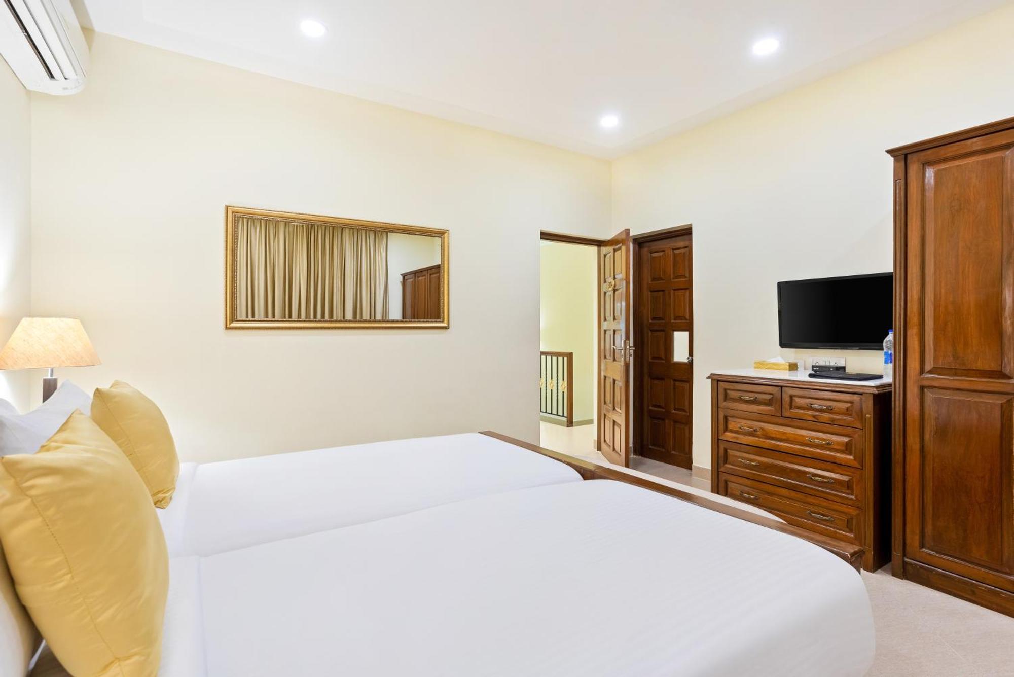 Seashell Suites And Villas- Candolim Goa Esterno foto
