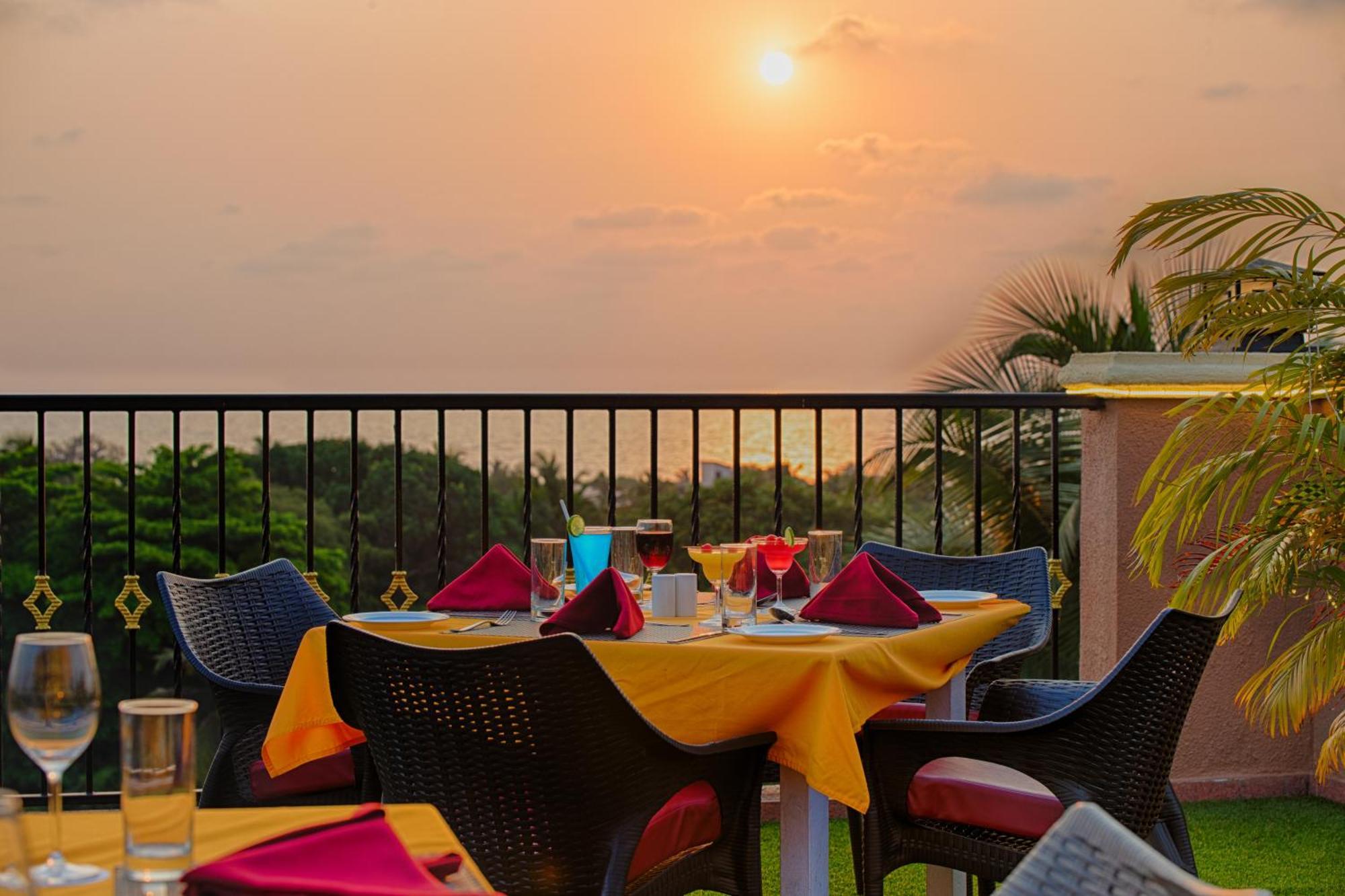 Seashell Suites And Villas- Candolim Goa Esterno foto