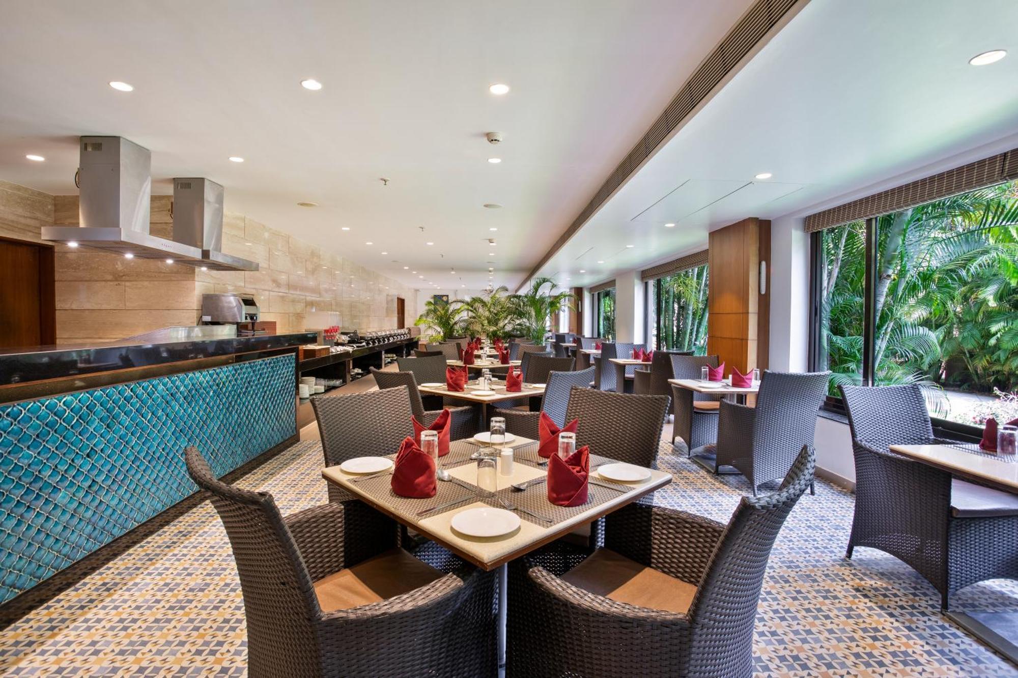 Seashell Suites And Villas- Candolim Goa Esterno foto
